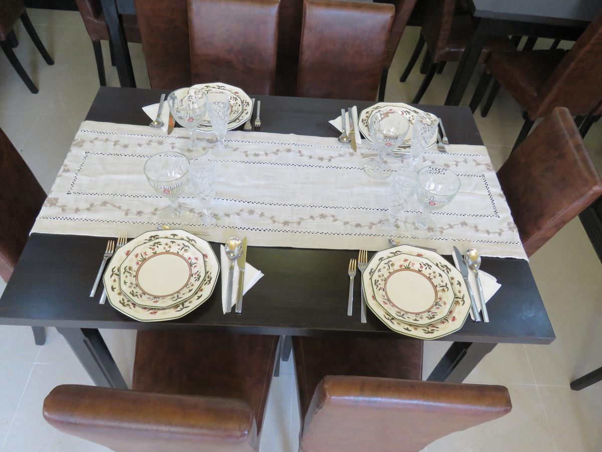 Hotel Foisor Букурещ Екстериор снимка