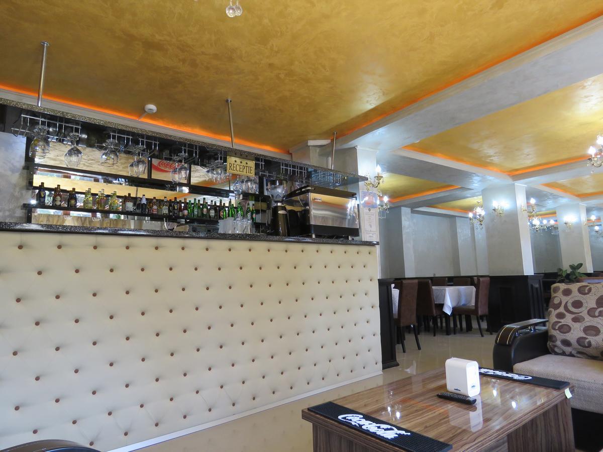 Hotel Foisor Букурещ Екстериор снимка