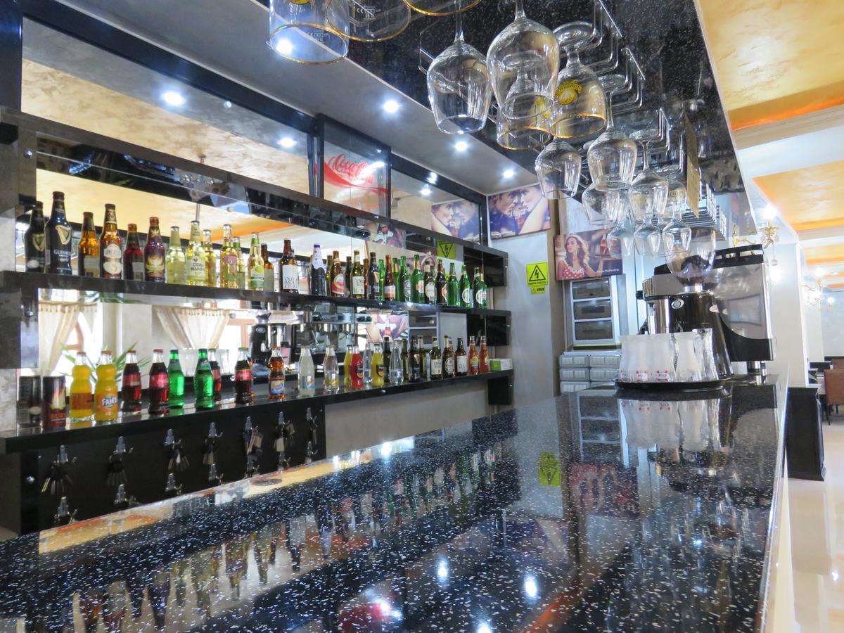 Hotel Foisor Букурещ Екстериор снимка