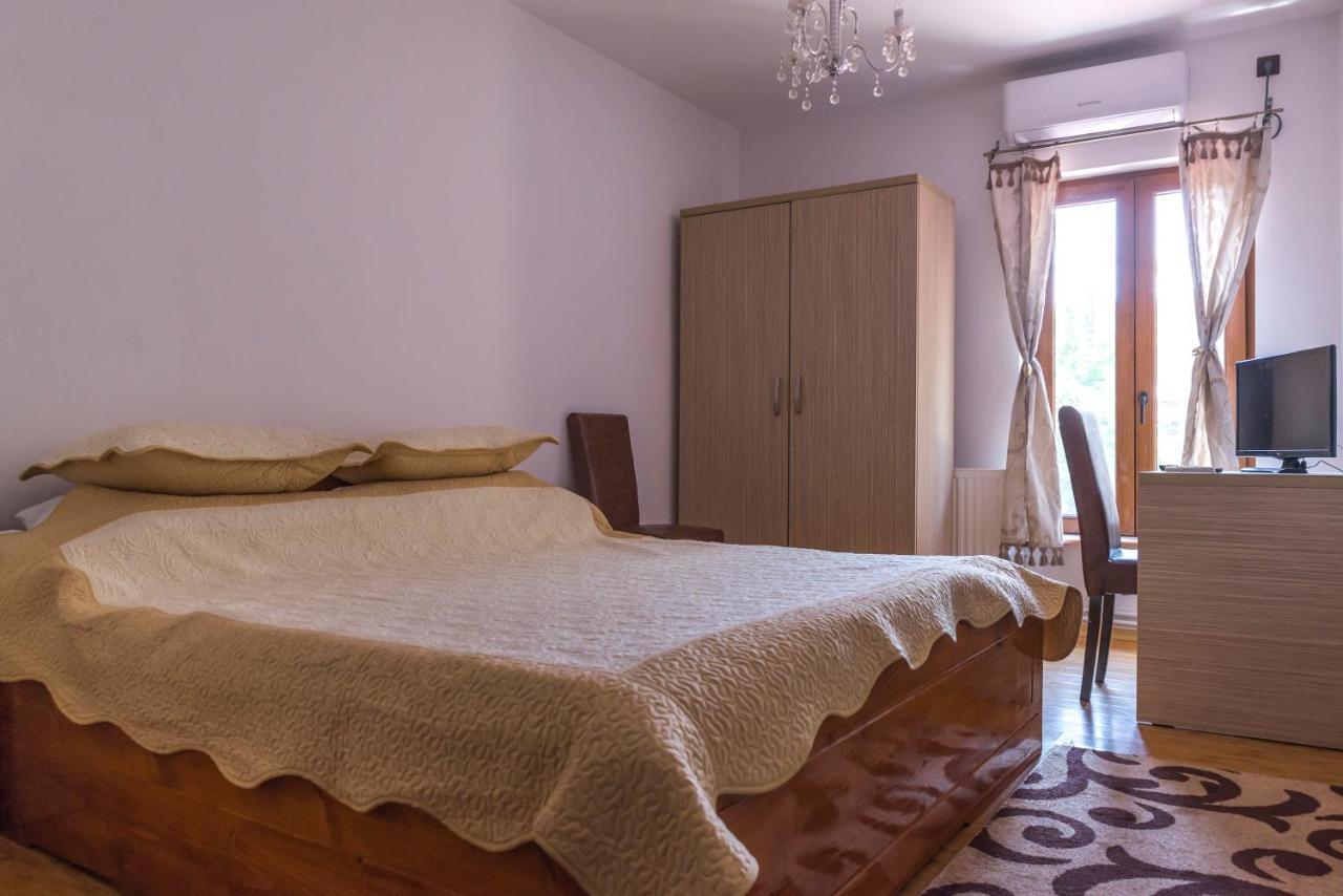 Hotel Foisor Букурещ Екстериор снимка